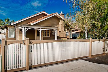 Picket ahnd handrail fence and gates